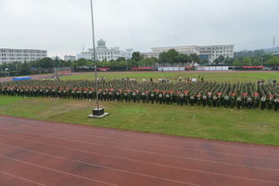 我校4600余名2014級新生接受軍訓(xùn)