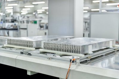 試比亞迪漢EV:除了3.9S破百/兩驅(qū)續(xù)航605km,還立下了Flag