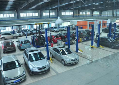 芯片短缺沖擊汽車(chē)業(yè) 車(chē)企縮減低端車(chē)型芯片用量以應(yīng)對(duì)危機(jī)